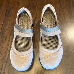 BOC Shoes Women's Mary Jane Flats Tan Leather Casual Comfort, Size 8.5